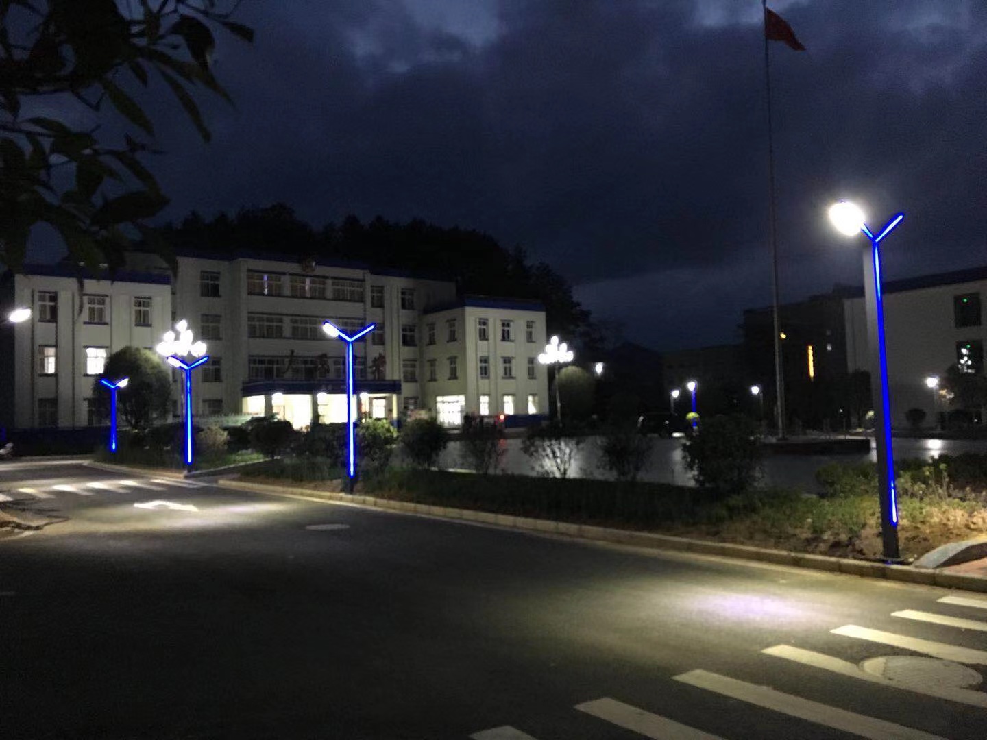 庭院燈廠家對城市立交橋照明的思路